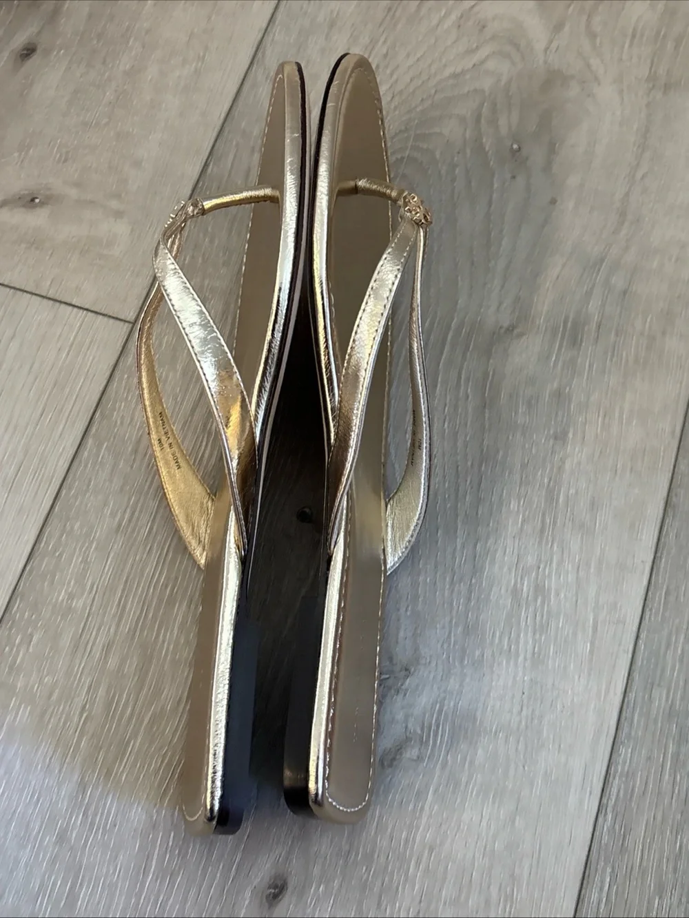 NWOB  $178 Tory Burch Classic Flip Flop Sparkle Gold Sz 10 Logo